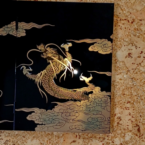 Japanese Lacquer Screen With Two Dragons, in Original Box - Picture 3 of 6